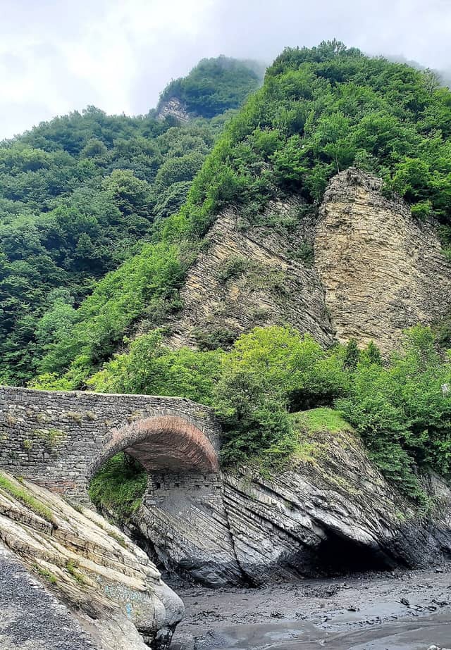 Kürmükçay üzərində tağlı kərpic Ulu körpü.