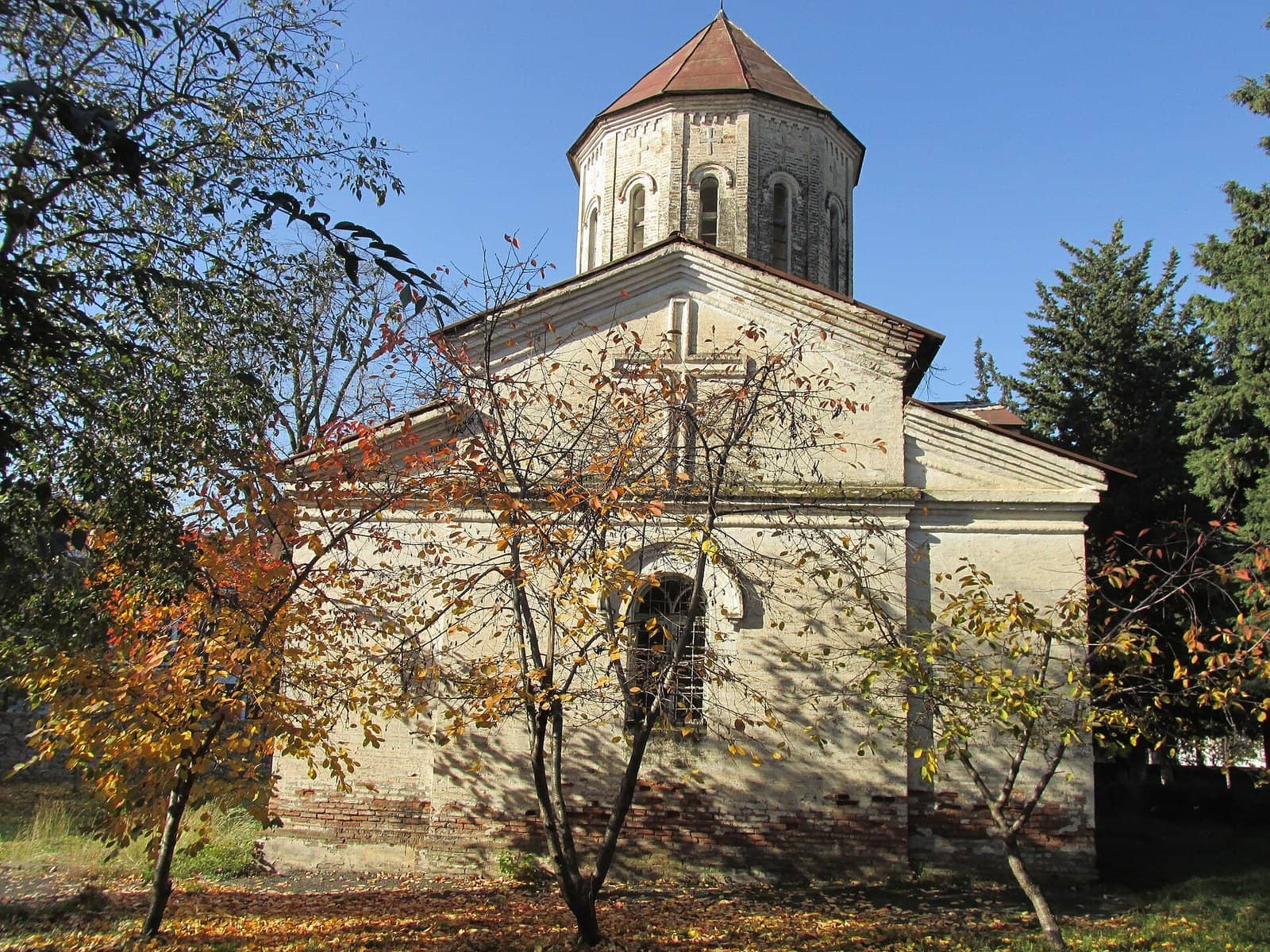 Qax şəhərində günbəzli Allahverdi kilsəsi.