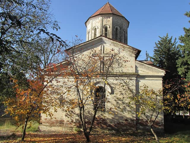 Qax şəhərində günbəzli Allahverdi kilsəsi.